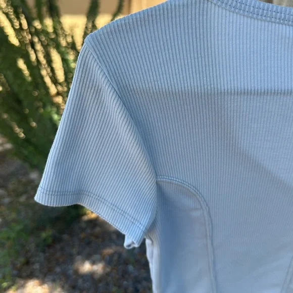 NWT Gorgeous Hippie Rose T-shirt, Size S, skylight blue - Picture 10 of 12